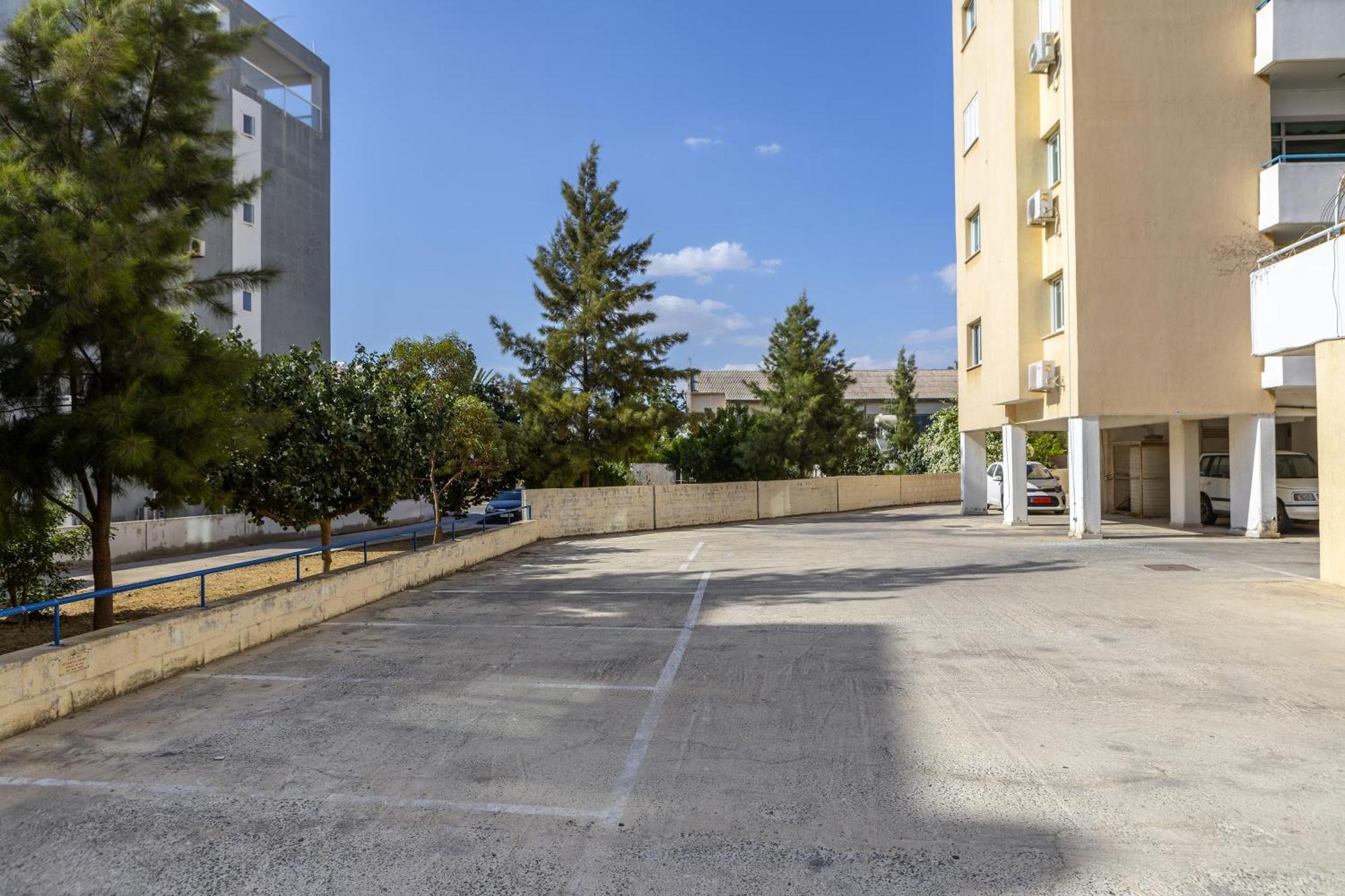 Atlantis Apartments 50M From Makenzy Seafront Larnaca Dış mekan fotoğraf
