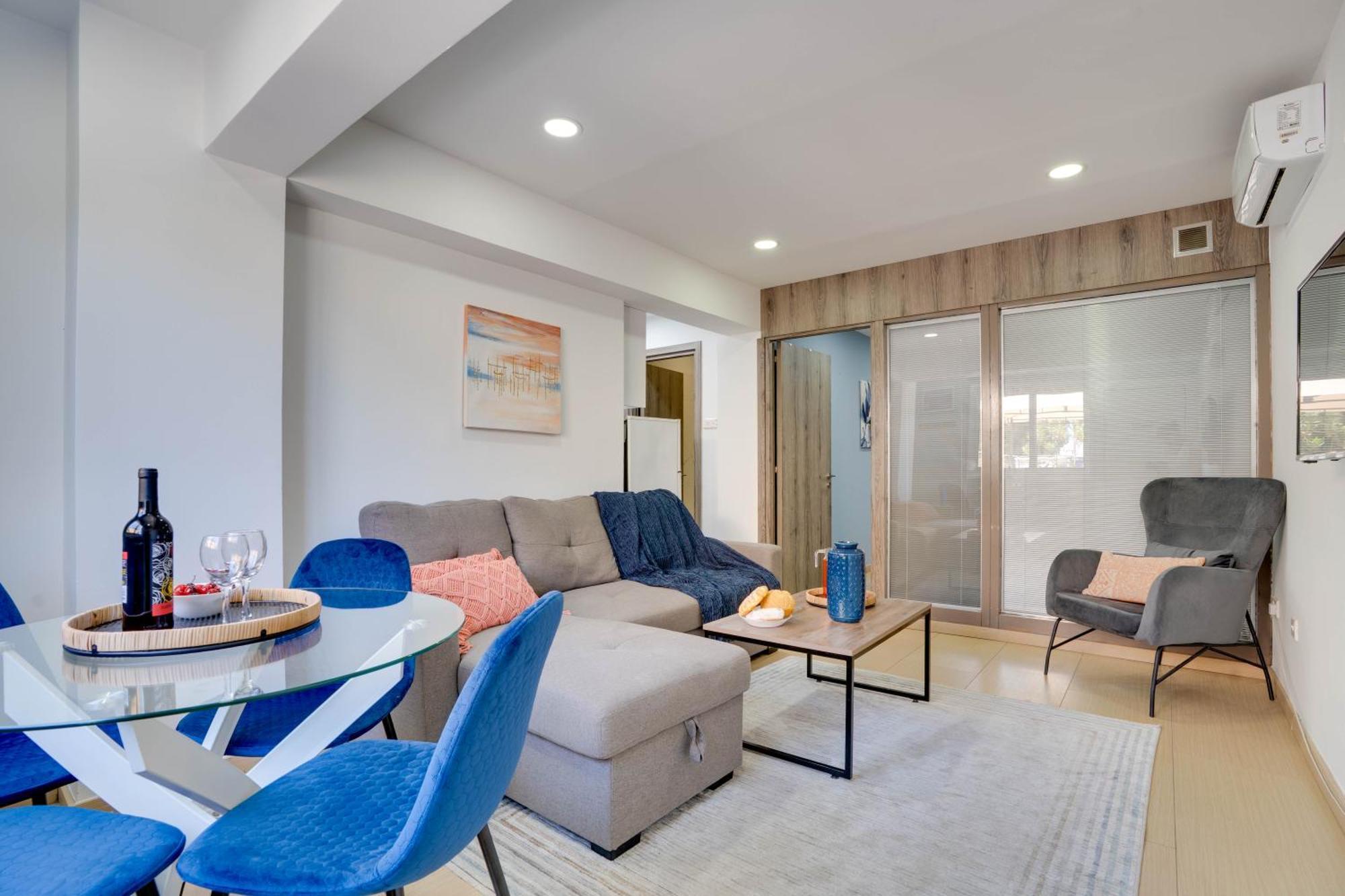 Atlantis Apartments 50M From Makenzy Seafront Larnaca Dış mekan fotoğraf