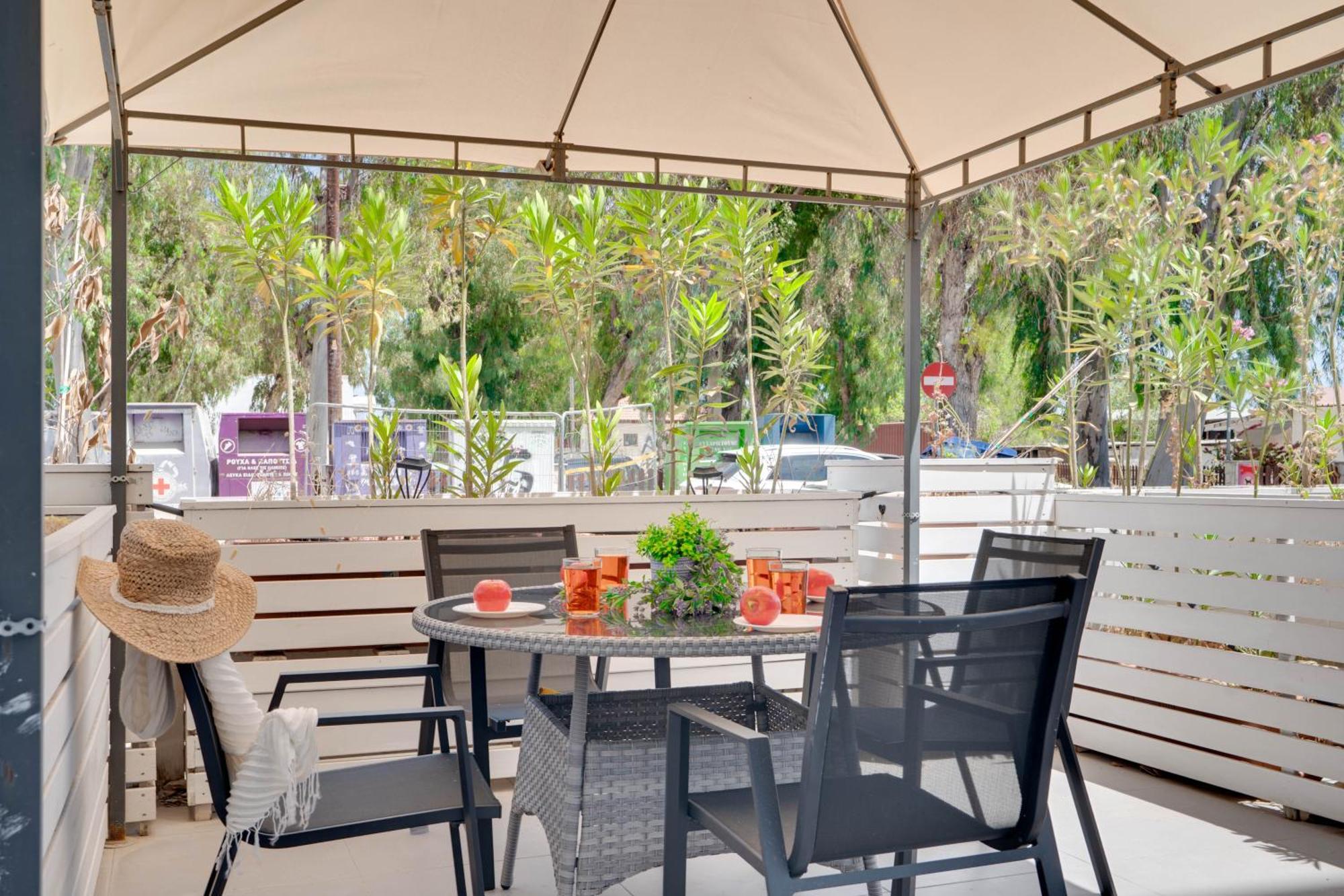 Atlantis Apartments 50M From Makenzy Seafront Larnaca Dış mekan fotoğraf