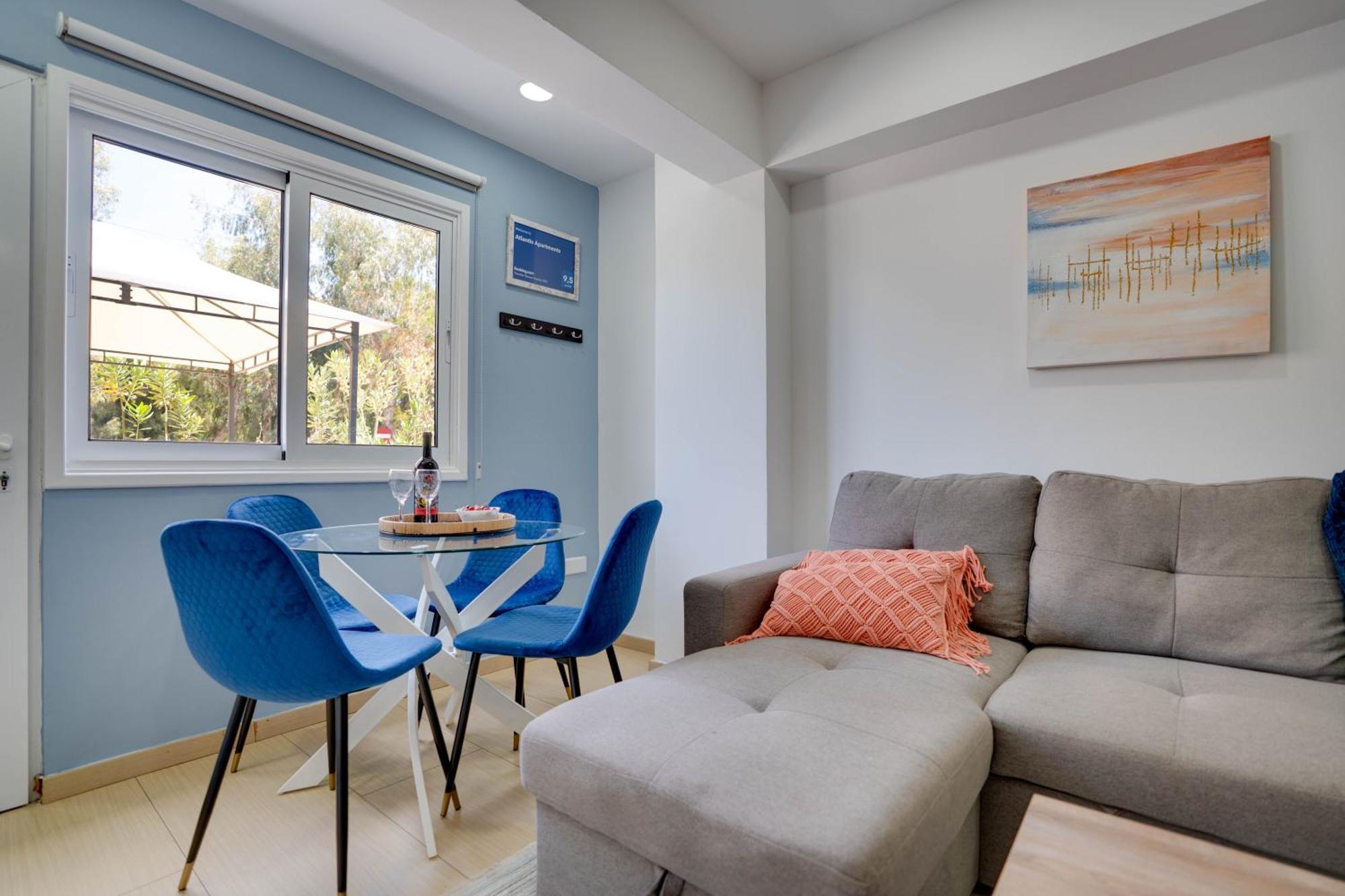 Atlantis Apartments 50M From Makenzy Seafront Larnaca Dış mekan fotoğraf