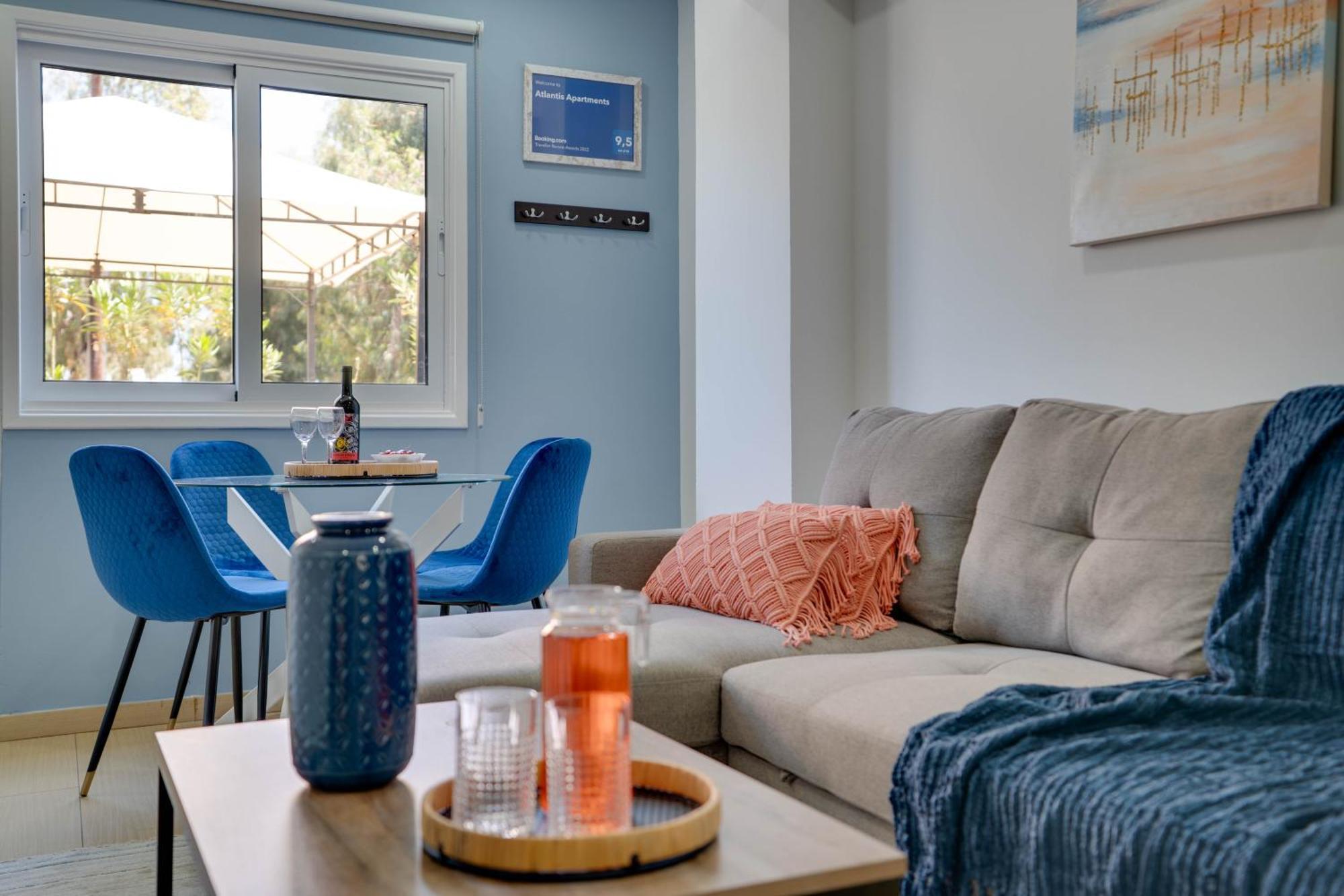 Atlantis Apartments 50M From Makenzy Seafront Larnaca Dış mekan fotoğraf