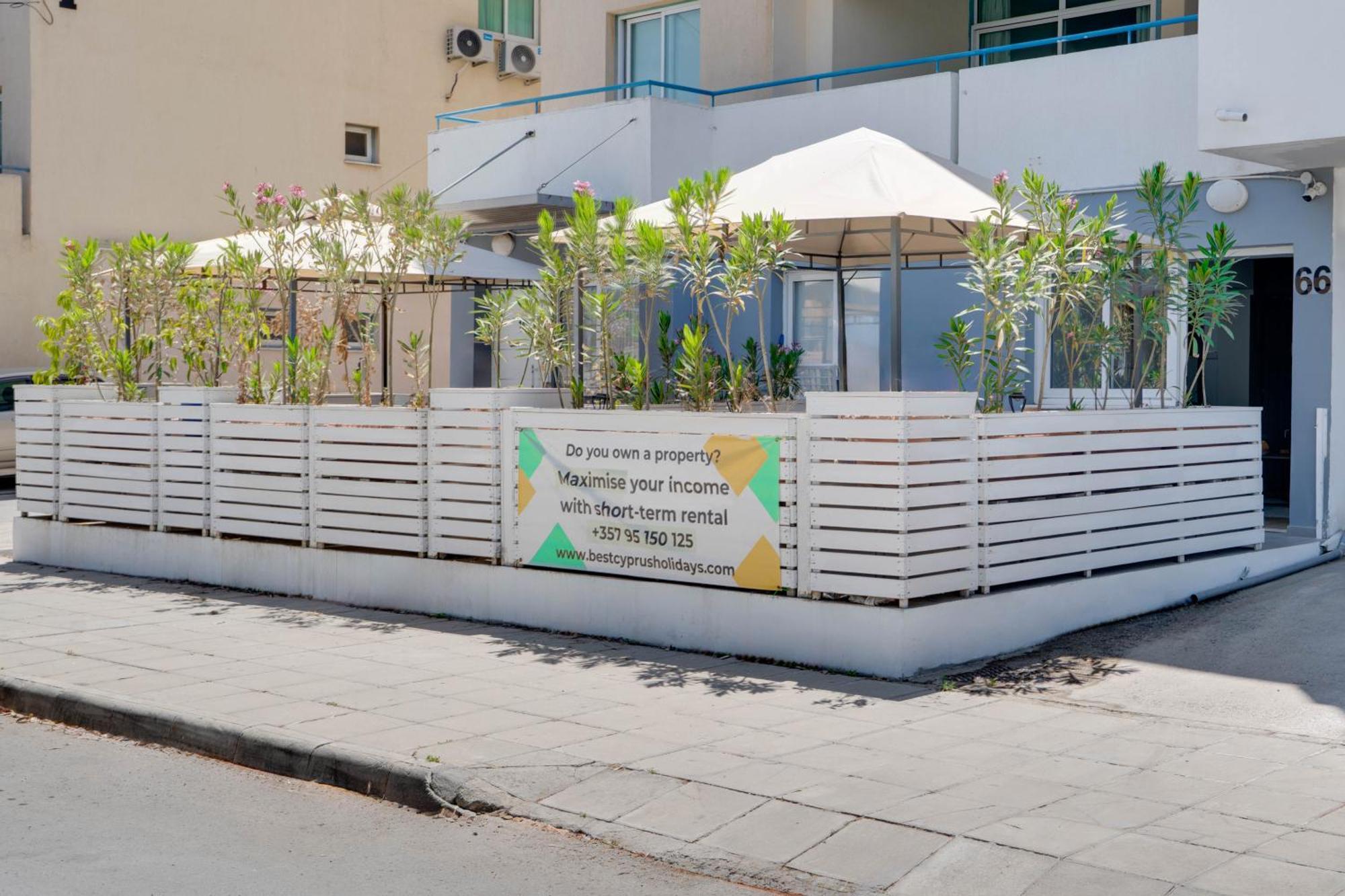 Atlantis Apartments 50M From Makenzy Seafront Larnaca Dış mekan fotoğraf