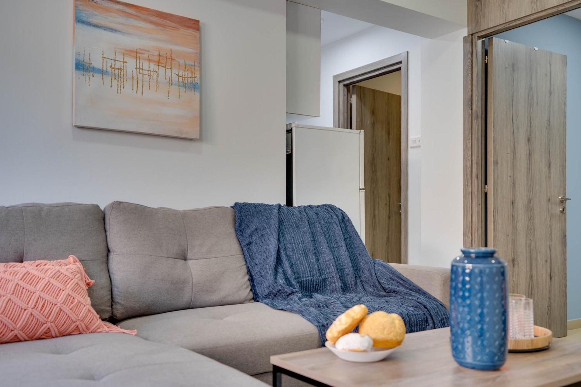 Atlantis Apartments 50M From Makenzy Seafront Larnaca Dış mekan fotoğraf