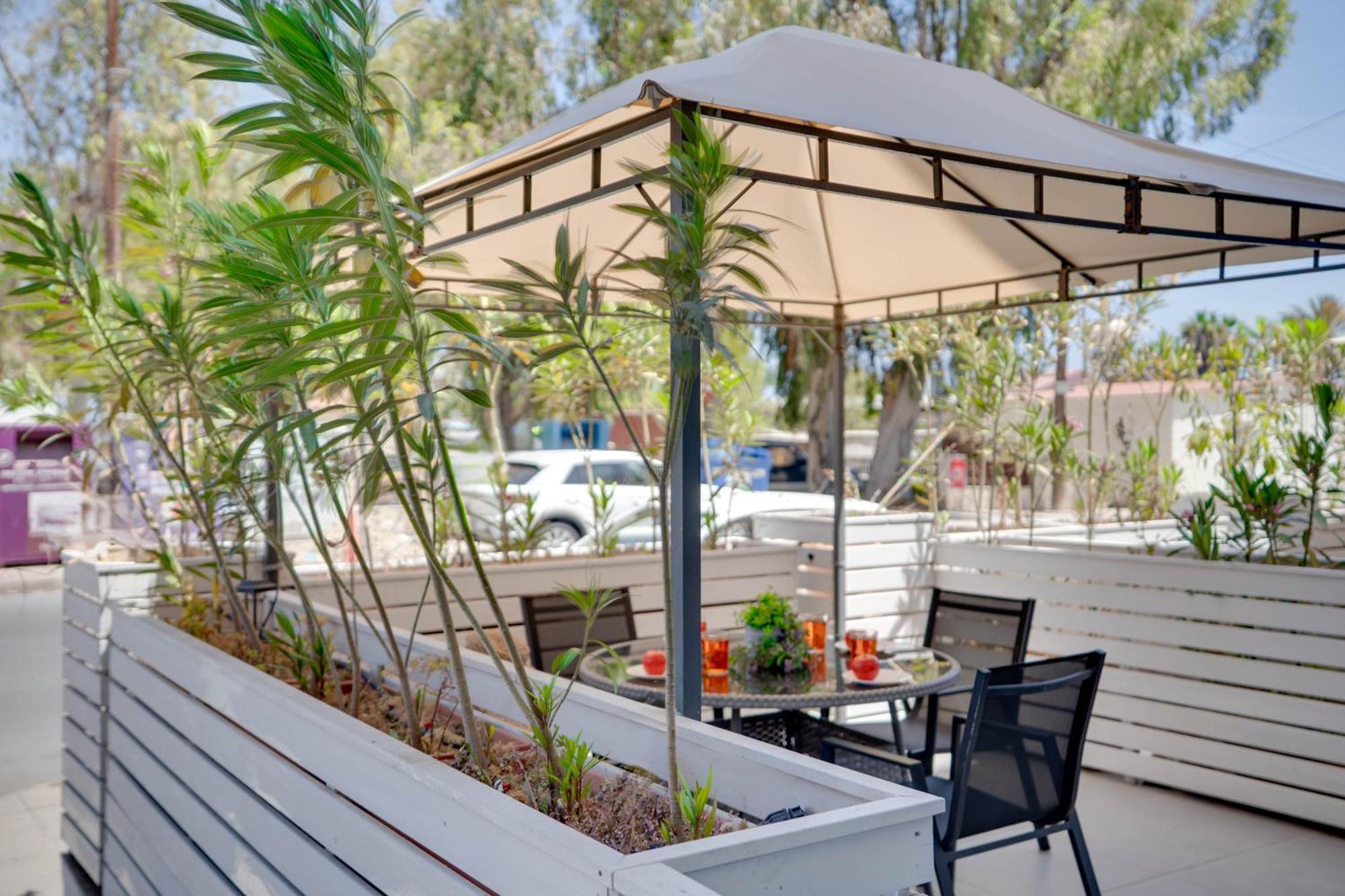 Atlantis Apartments 50M From Makenzy Seafront Larnaca Dış mekan fotoğraf