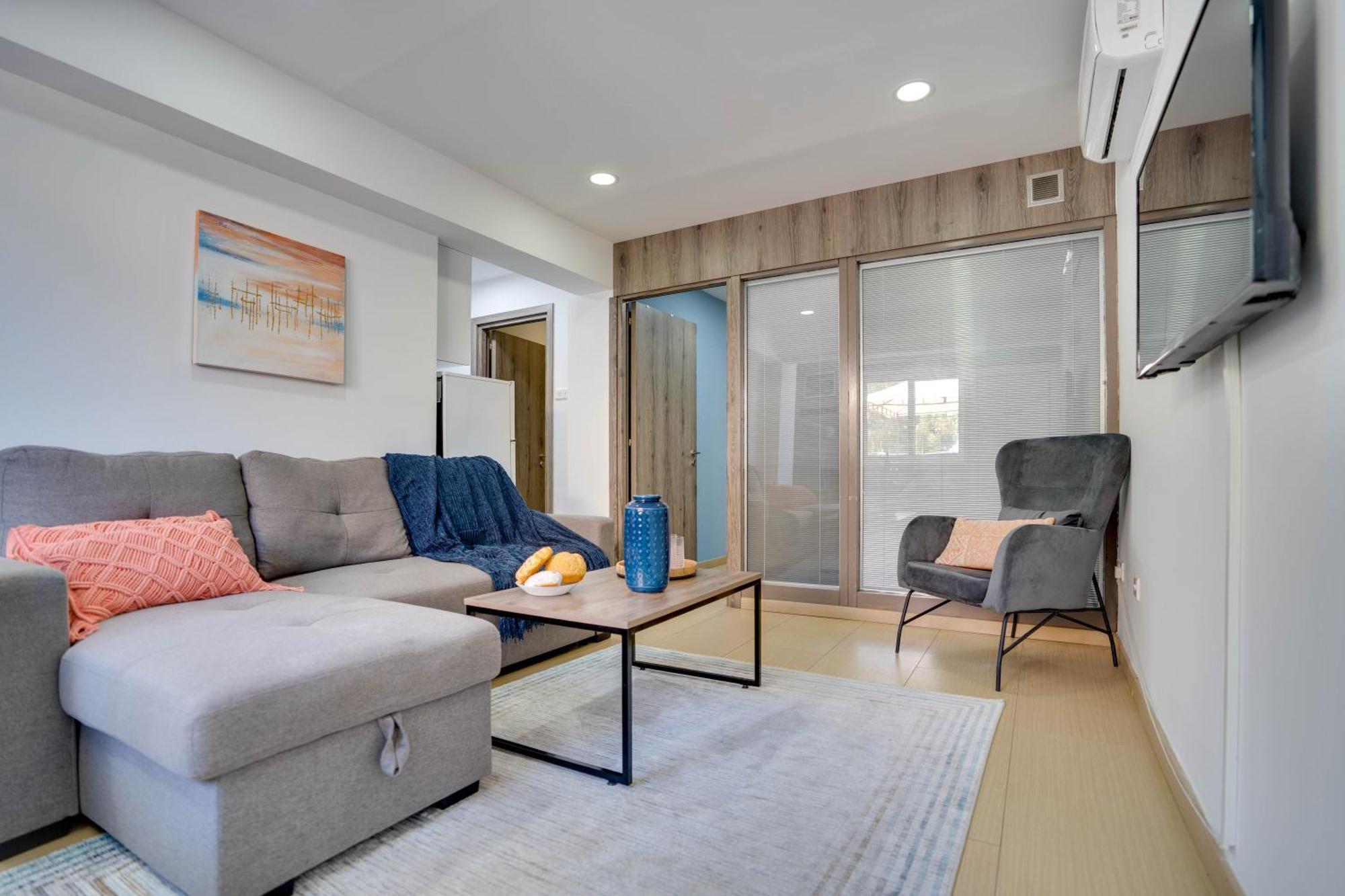 Atlantis Apartments 50M From Makenzy Seafront Larnaca Dış mekan fotoğraf