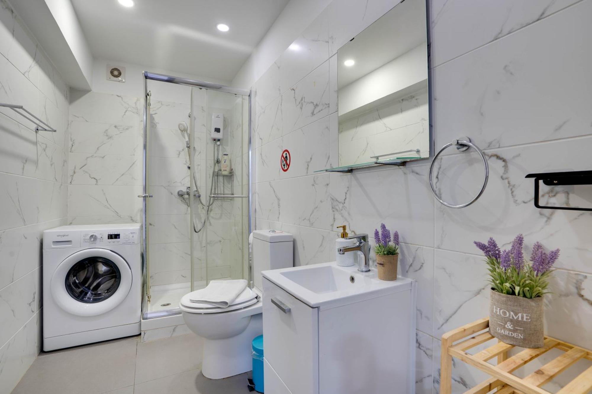 Atlantis Apartments 50M From Makenzy Seafront Larnaca Dış mekan fotoğraf