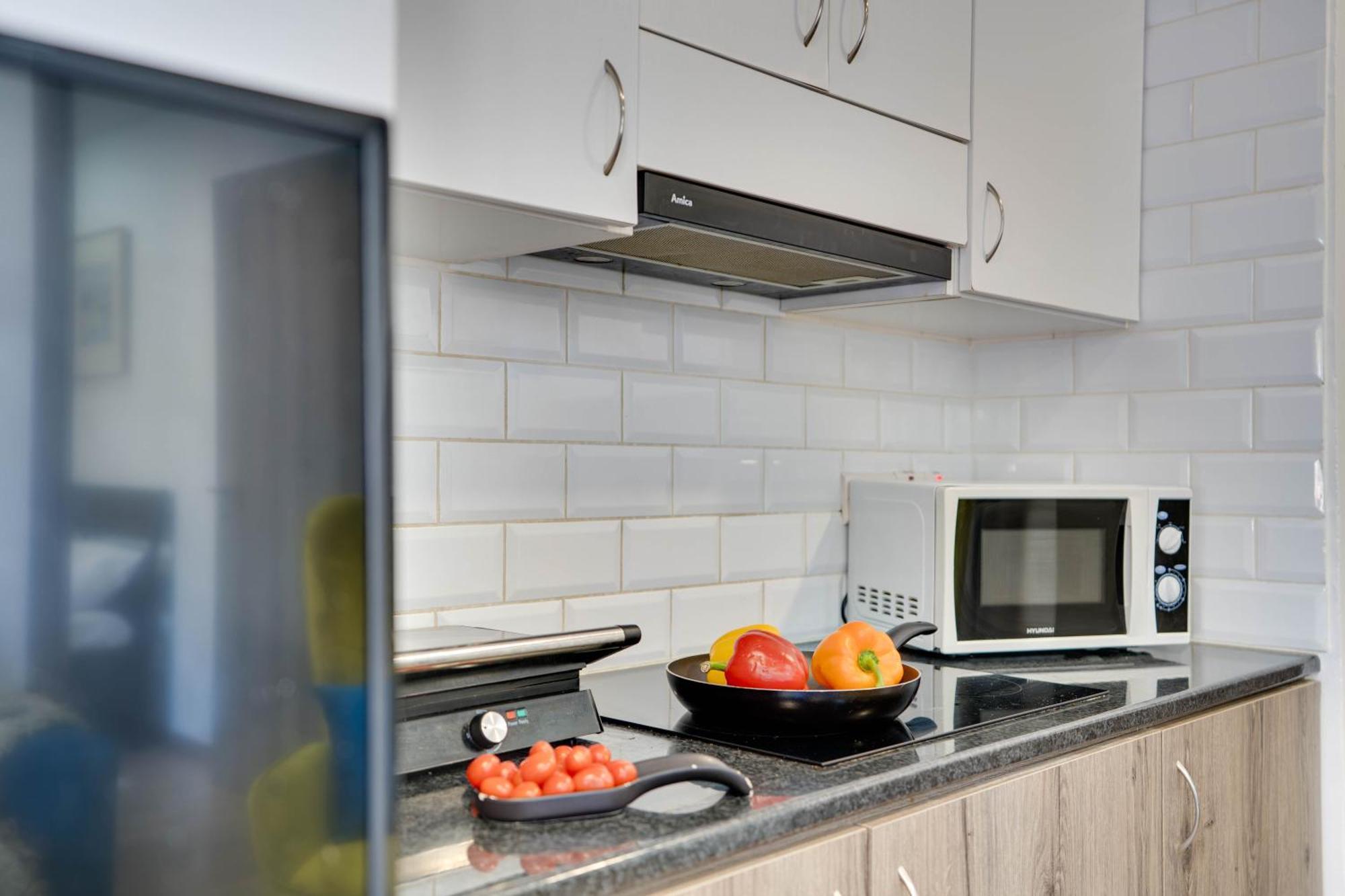 Atlantis Apartments 50M From Makenzy Seafront Larnaca Dış mekan fotoğraf