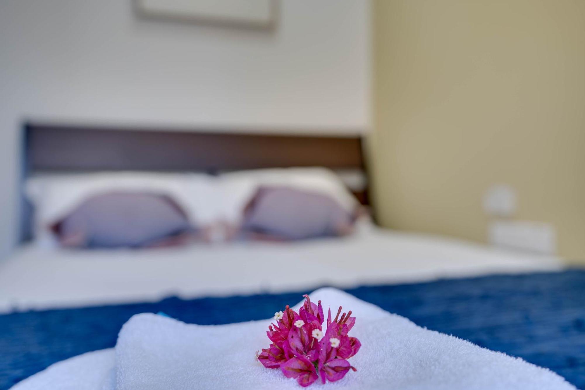Atlantis Apartments 50M From Makenzy Seafront Larnaca Dış mekan fotoğraf