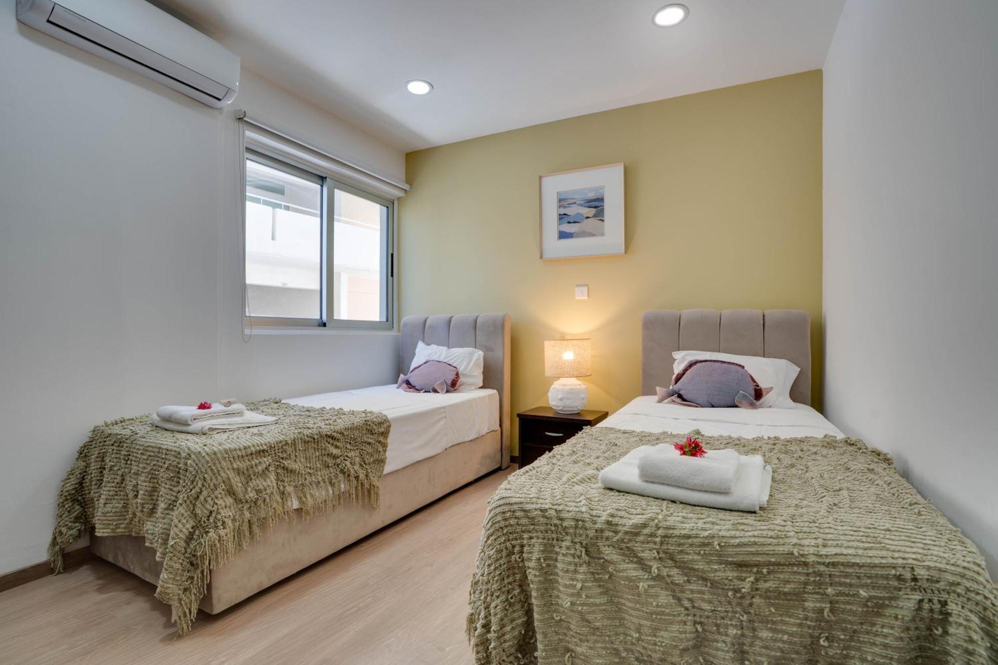 Atlantis Apartments 50M From Makenzy Seafront Larnaca Dış mekan fotoğraf
