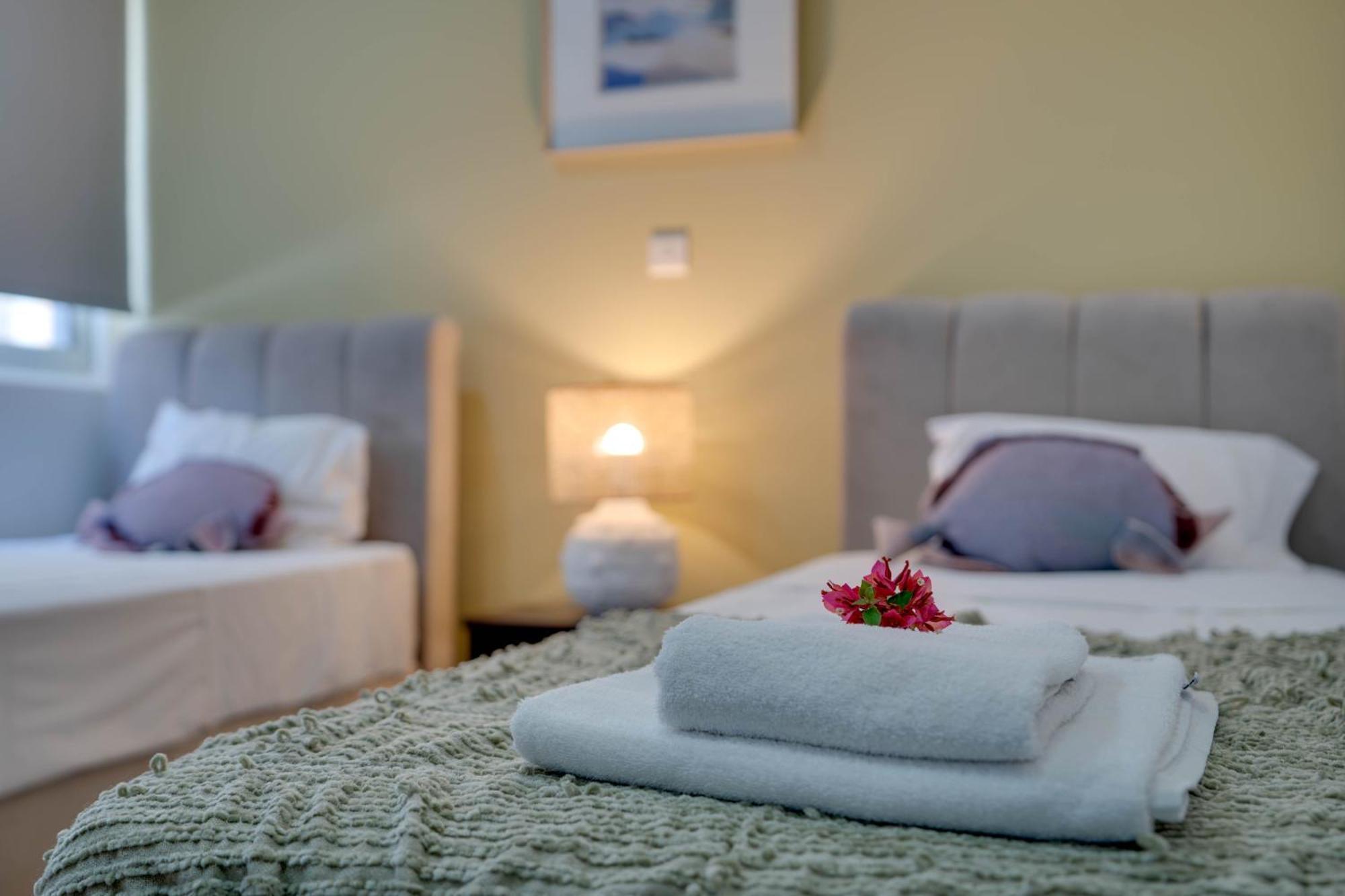 Atlantis Apartments 50M From Makenzy Seafront Larnaca Dış mekan fotoğraf